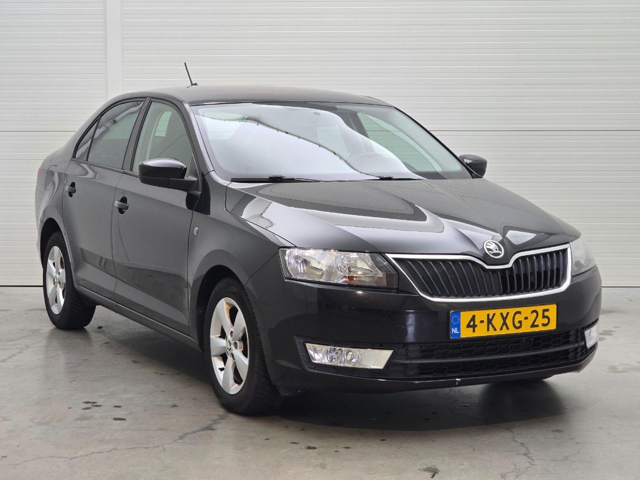 Skoda Rapid 1.2 TSI Greentech Ambition Businessline Plus | 2013 | 230.290 km | 4KXG25 | NAP: Logisch - Voiture à hayon: photos 2 Skoda Rapid 1.2 TSI Greentech Ambition Businessline Plus | 2013 | 230.290 km | 4KXG25 | NAP: Logisch - Voiture à hayon: photos 2