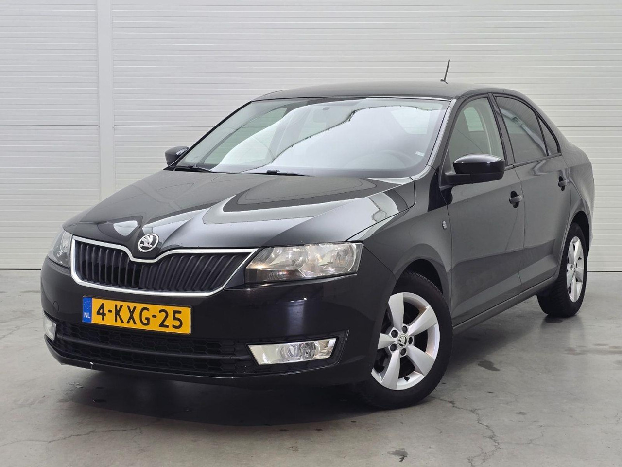 Skoda Rapid 1.2 TSI Greentech Ambition Businessline Plus | 2013 | 230.290 km | 4KXG25 | NAP: Logisch - Voiture à hayon: photos 1 Skoda Rapid 1.2 TSI Greentech Ambition Businessline Plus | 2013 | 230.290 km | 4KXG25 | NAP: Logisch - Voiture à hayon: photos 1