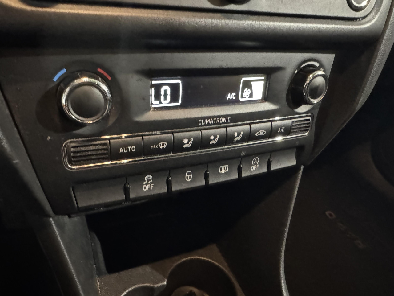 Skoda Rapid Spaceback 1.2 TSI Greentech Ambition Businessline | 2015 | 274.606 km |GH-920-F - Voiture à hayon: photos 4 Skoda Rapid Spaceback 1.2 TSI Greentech Ambition Businessline | 2015 | 274.606 km |GH-920-F - Voiture à hayon: photos 4