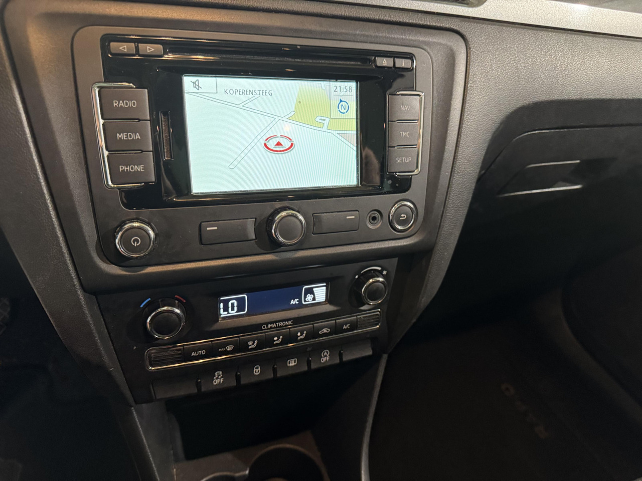 Skoda Rapid Spaceback 1.2 TSI Greentech Ambition Businessline | 2015 | 274.606 km |GH-920-F - Voiture à hayon: photos 3 Skoda Rapid Spaceback 1.2 TSI Greentech Ambition Businessline | 2015 | 274.606 km |GH-920-F - Voiture à hayon: photos 3