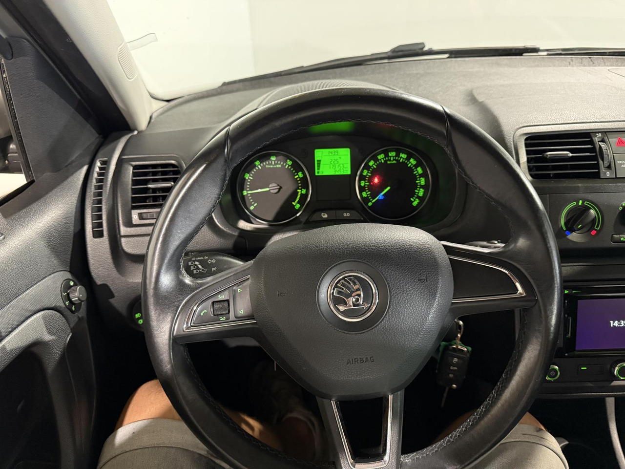Skoda Roomster 1.2 TSI Drive | 2015 | 119.156 km | 2-XTS-79 - Voiture: photos 5 Skoda Roomster 1.2 TSI Drive | 2015 | 119.156 km | 2-XTS-79 - Voiture: photos 5