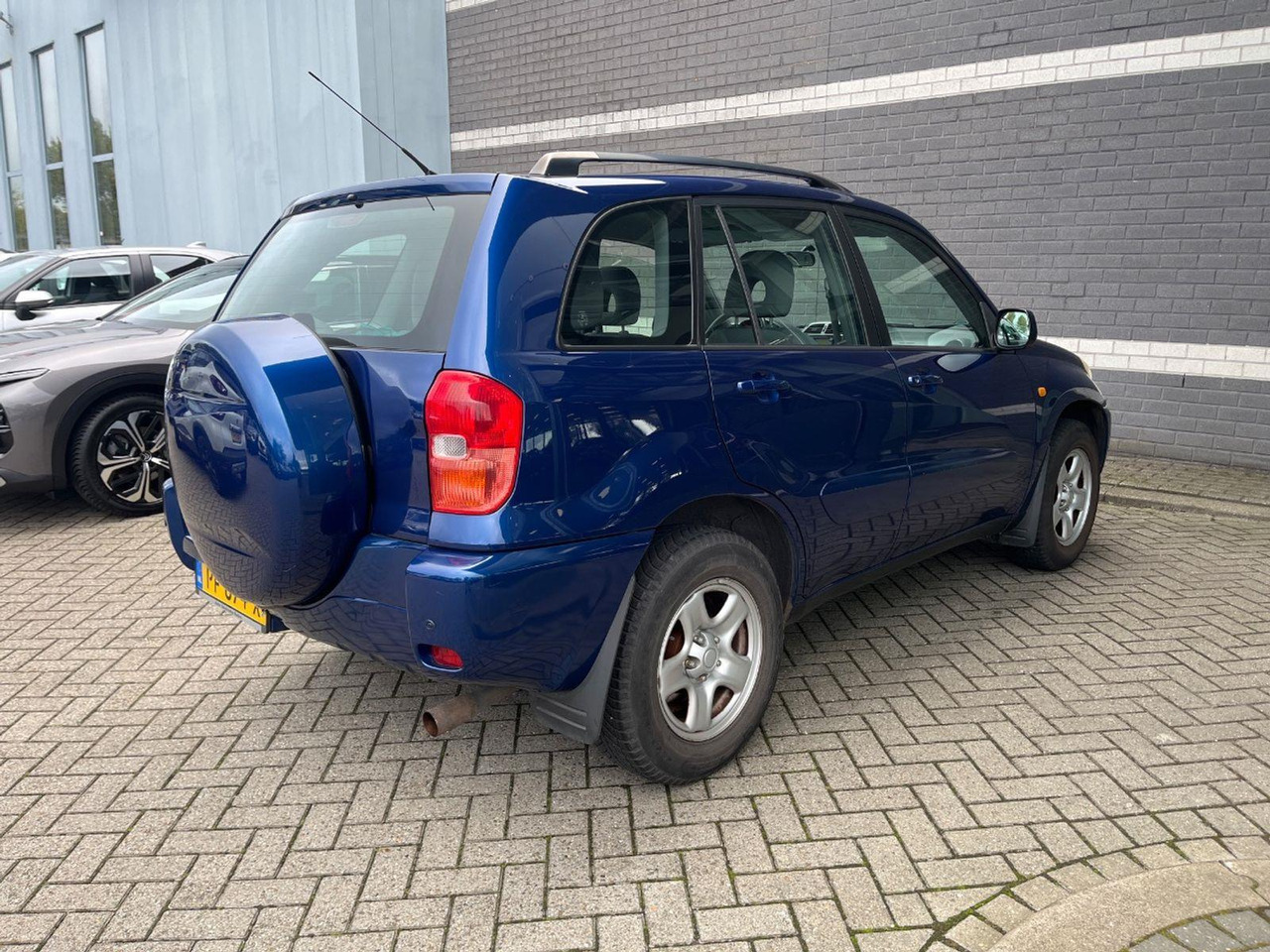 Toyota RAV4 1.8 - 16V VVT - i Luna | 2003 | 130.936 km | PF874X | NAP: Geen oordeel - SUV: photos 4 Toyota RAV4 1.8 - 16V VVT - i Luna | 2003 | 130.936 km | PF874X | NAP: Geen oordeel - SUV: photos 4