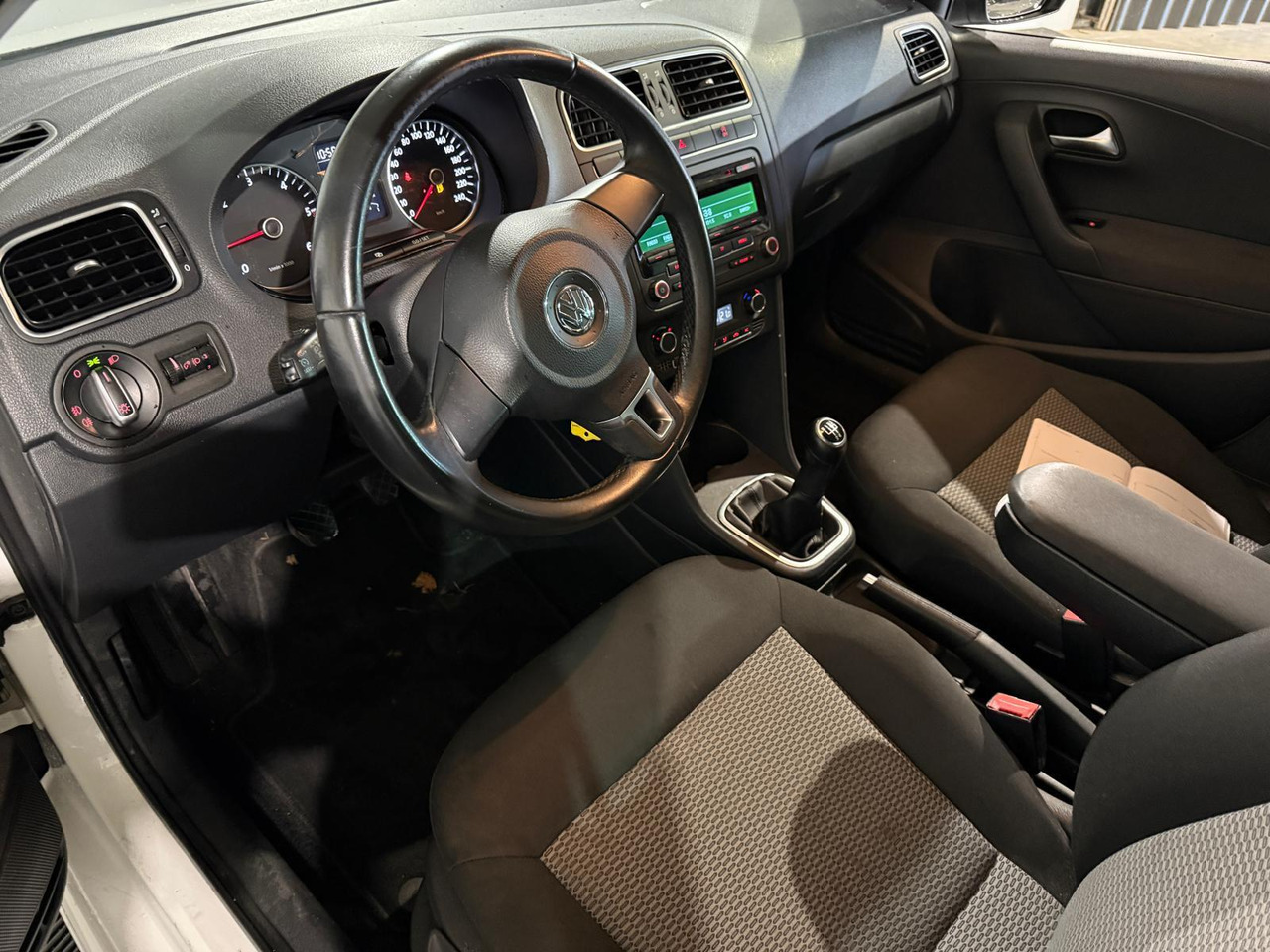 Volkswagen | Polo | 1.2 TDI BlueMotion Comfortline | 2012 | 234.632 km | 07THZ6 | Logisch - Voiture à hayon: photos 4 Volkswagen | Polo | 1.2 TDI BlueMotion Comfortline | 2012 | 234.632 km | 07THZ6 | Logisch - Voiture à hayon: photos 4