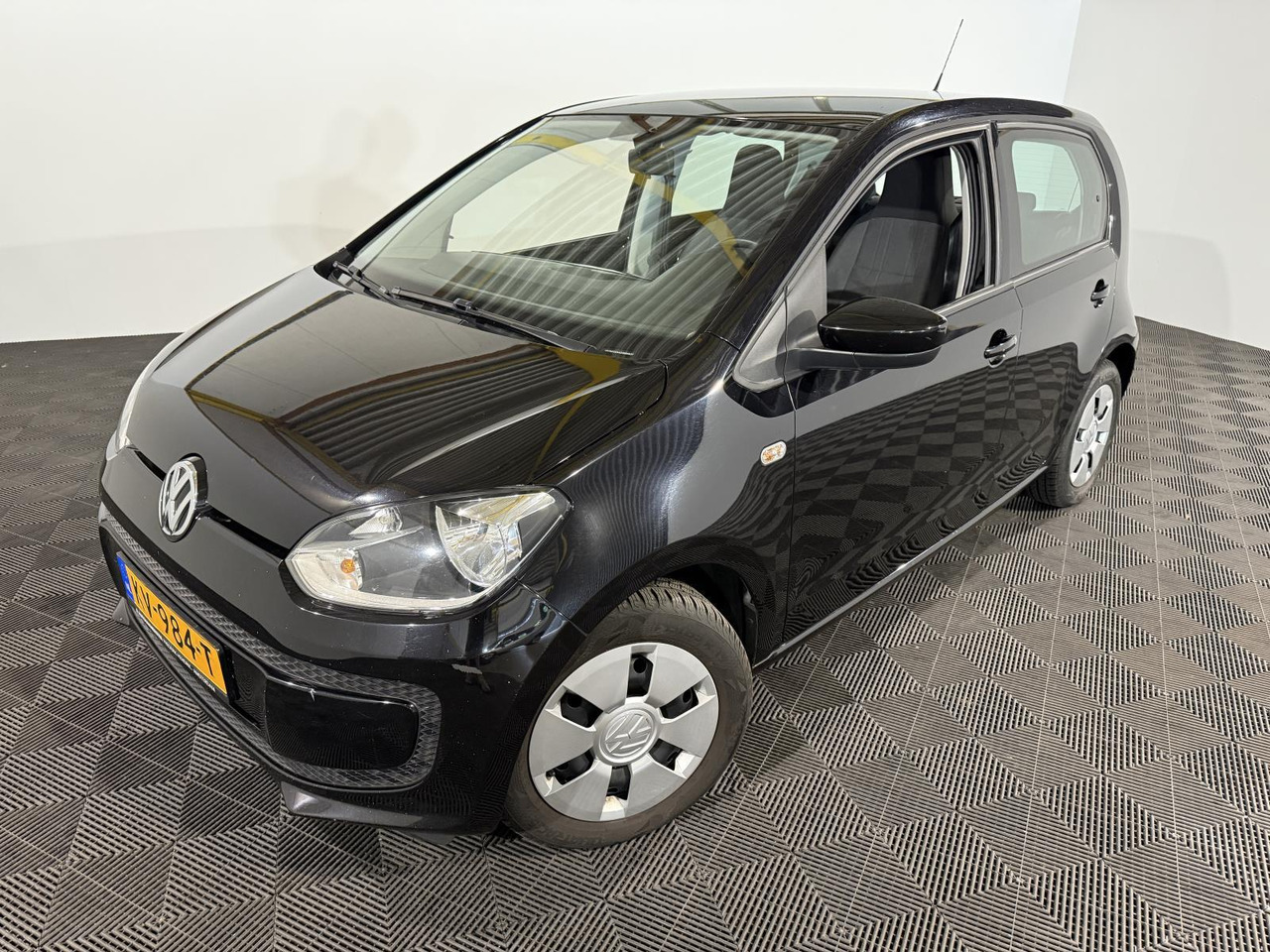 Volkswagen Up 1.0 Move up! BlueMotion | 2015 | 169.625 km | KV-984-T - Voiture à hayon: photos 1 Volkswagen Up 1.0 Move up! BlueMotion | 2015 | 169.625 km | KV-984-T - Voiture à hayon: photos 1