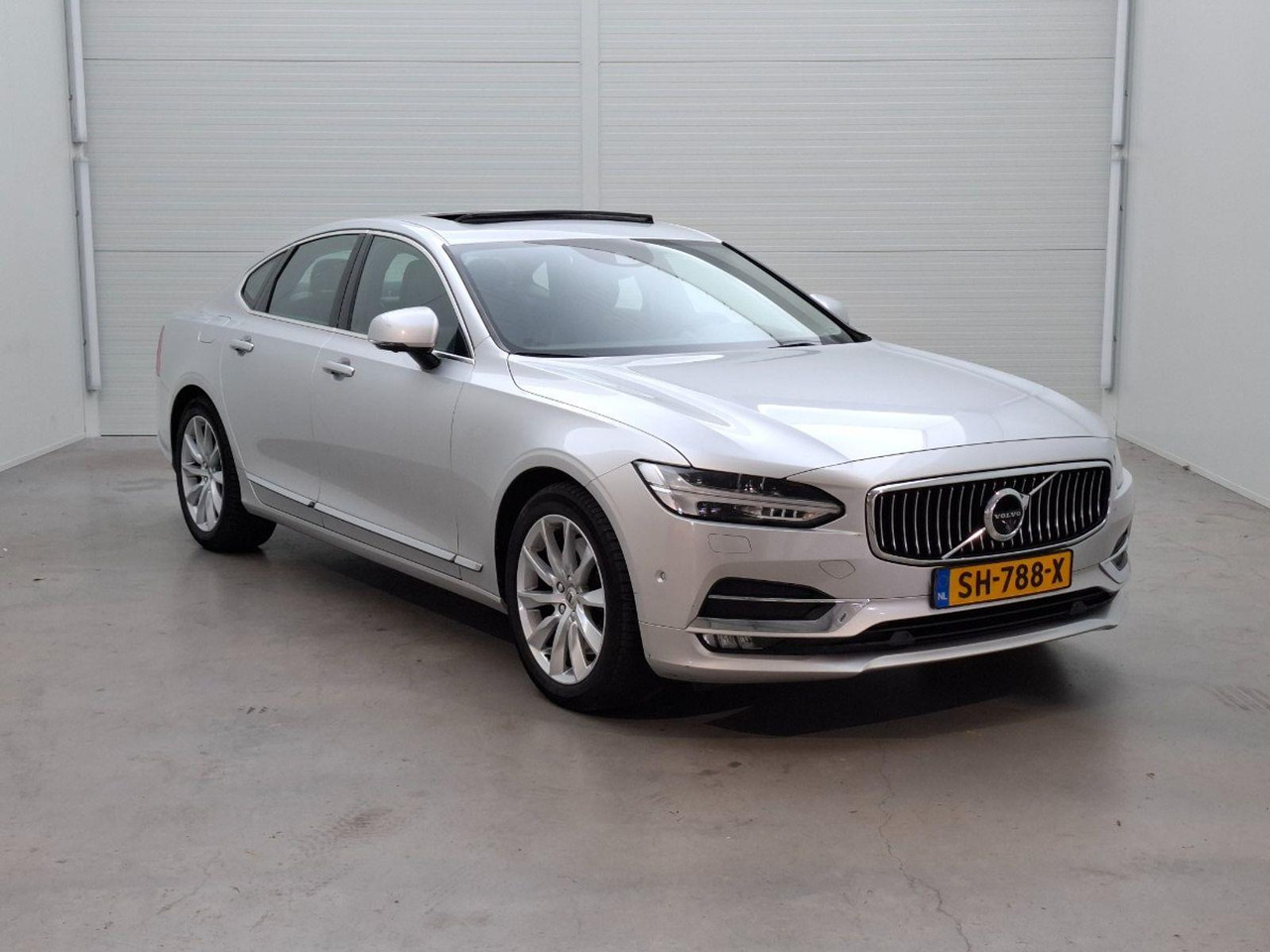 Volvo S90 2.0 D5 AWD Inscription | 2016 | 175.340 km | Automaat | SH788X | NAP: Geen oordeel - Berline: photos 2 Volvo S90 2.0 D5 AWD Inscription | 2016 | 175.340 km | Automaat | SH788X | NAP: Geen oordeel - Berline: photos 2