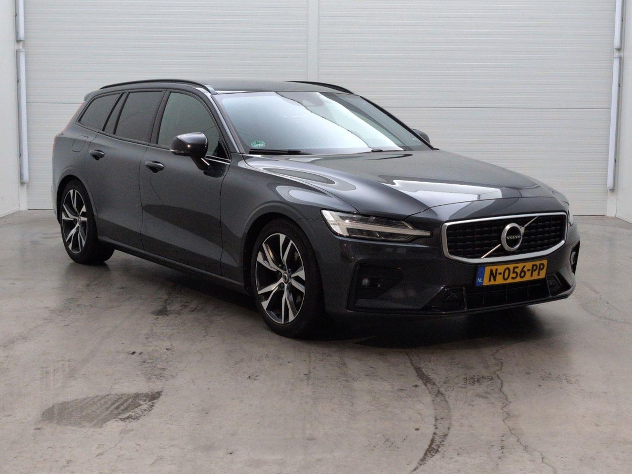 Volvo V60 2.0 D4 Inscription | 2019 | 192.437 km | Automaat | N056PP | NAP: Geen oordeel - Voiture: photos 2 Volvo V60 2.0 D4 Inscription | 2019 | 192.437 km | Automaat | N056PP | NAP: Geen oordeel - Voiture: photos 2
