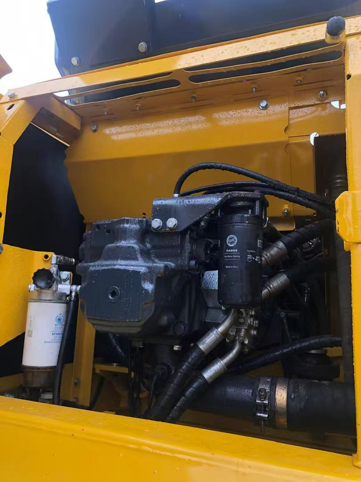 Komatsu PC220-8 - Pelle sur chenille: photos 5 Komatsu PC220-8 - Pelle sur chenille: photos 5