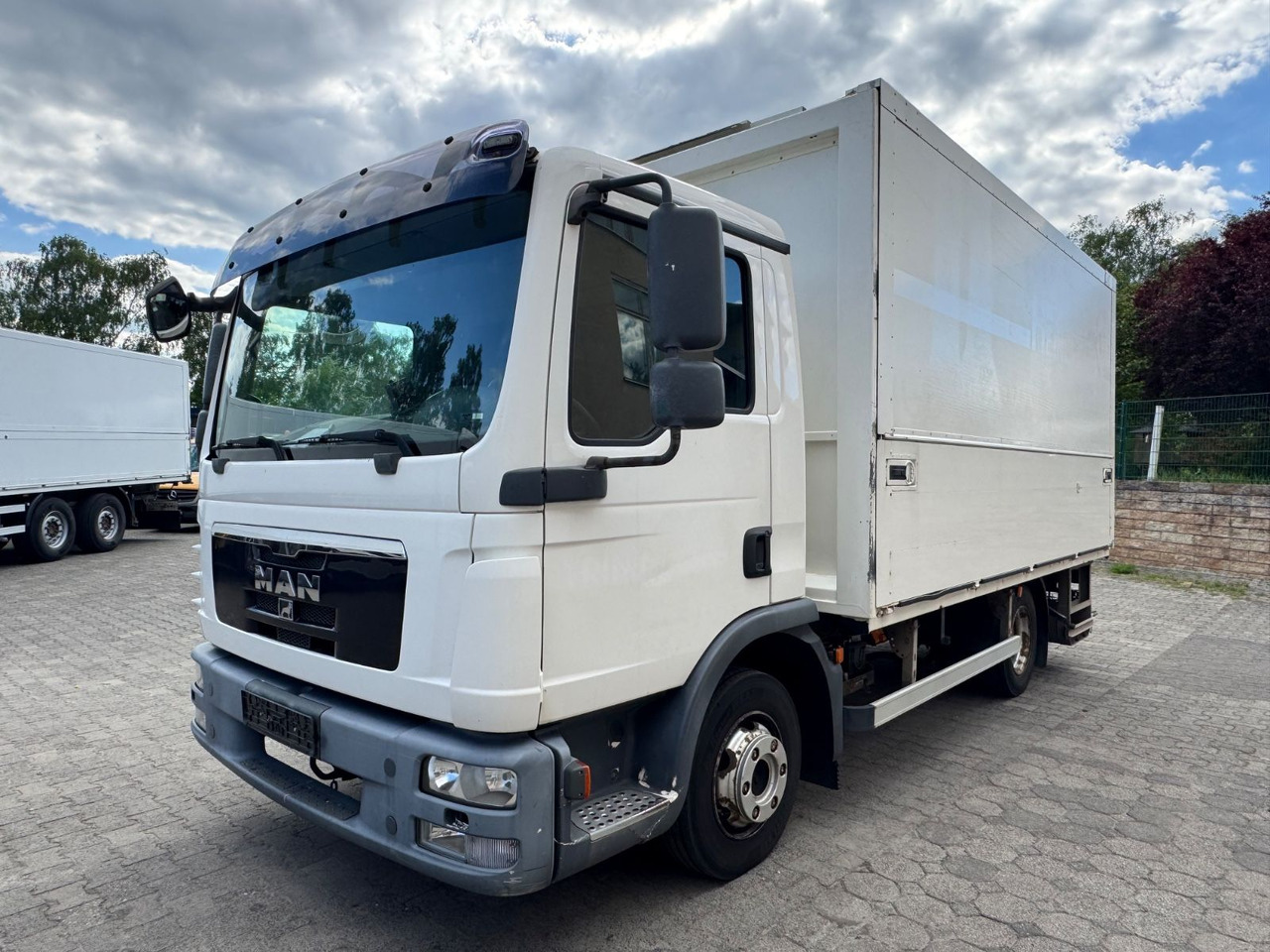 MAN TGL 8.180/2xAHK/Zertifikat/Schwenkwand - Camion pour le transport de boissons: photos 2 MAN TGL 8.180/2xAHK/Zertifikat/Schwenkwand - Camion pour le transport de boissons: photos 2