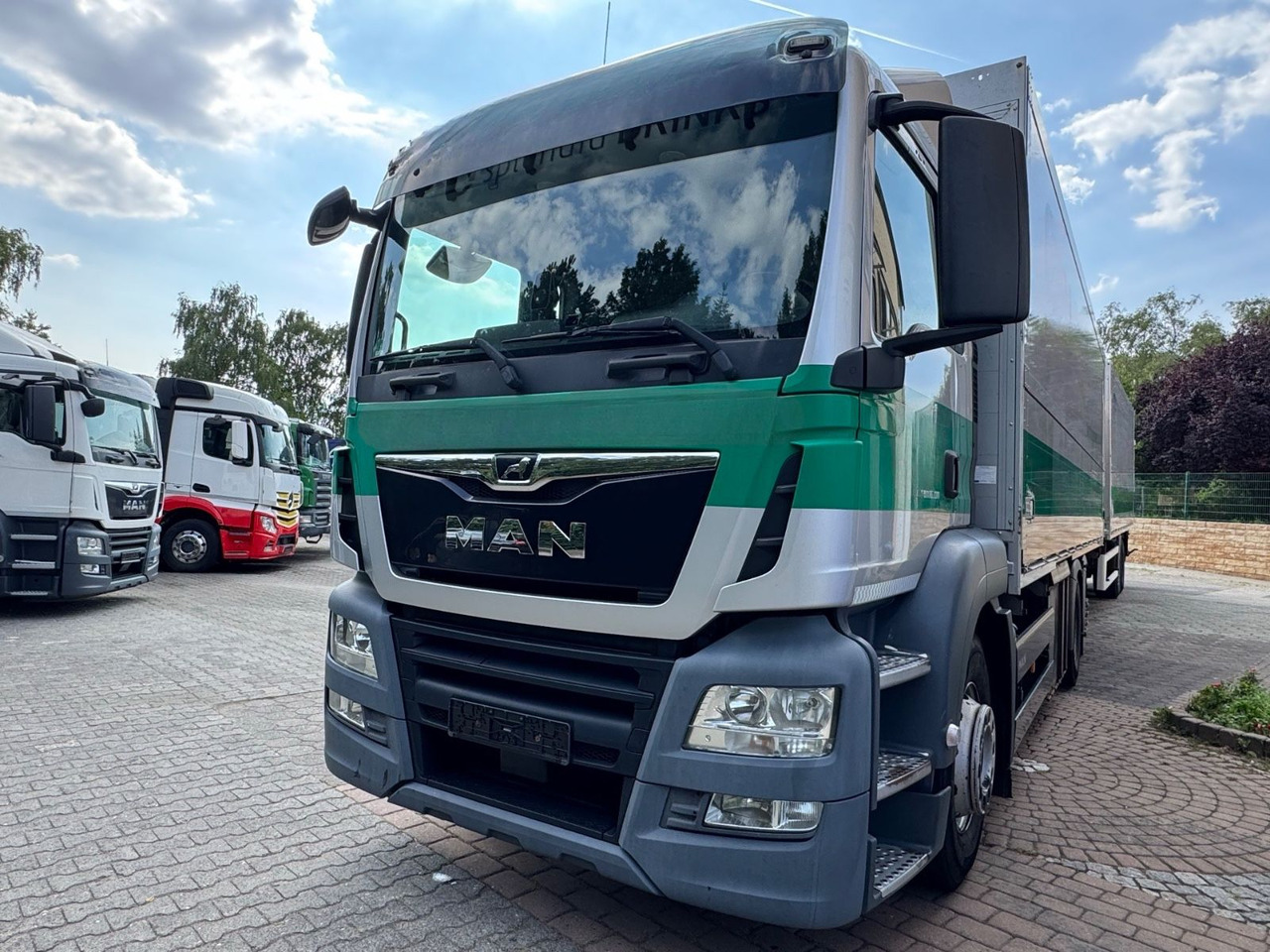 MAN TGS 26.460 2xAHK/2xLBW/Lenk-Lift/kpl.Zug - Camion pour le transport de boissons: photos 2 MAN TGS 26.460 2xAHK/2xLBW/Lenk-Lift/kpl.Zug - Camion pour le transport de boissons: photos 2