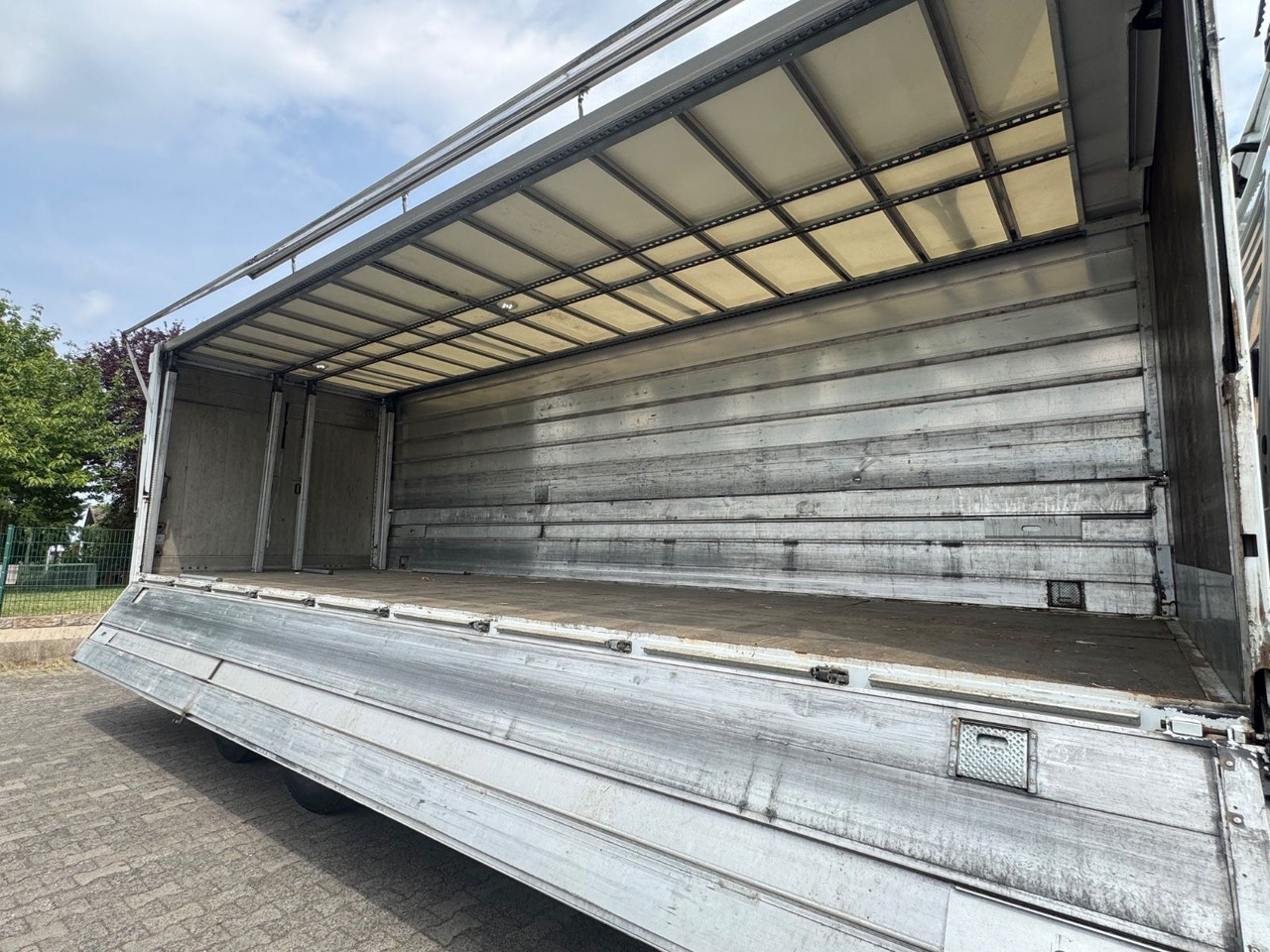 Mercedes-Benz 2540/LBW/2xAHK/Lenk-Lift/Kamera/4inStock - Camion pour le transport de boissons: photos 4 Mercedes-Benz 2540/LBW/2xAHK/Lenk-Lift/Kamera/4inStock - Camion pour le transport de boissons: photos 4