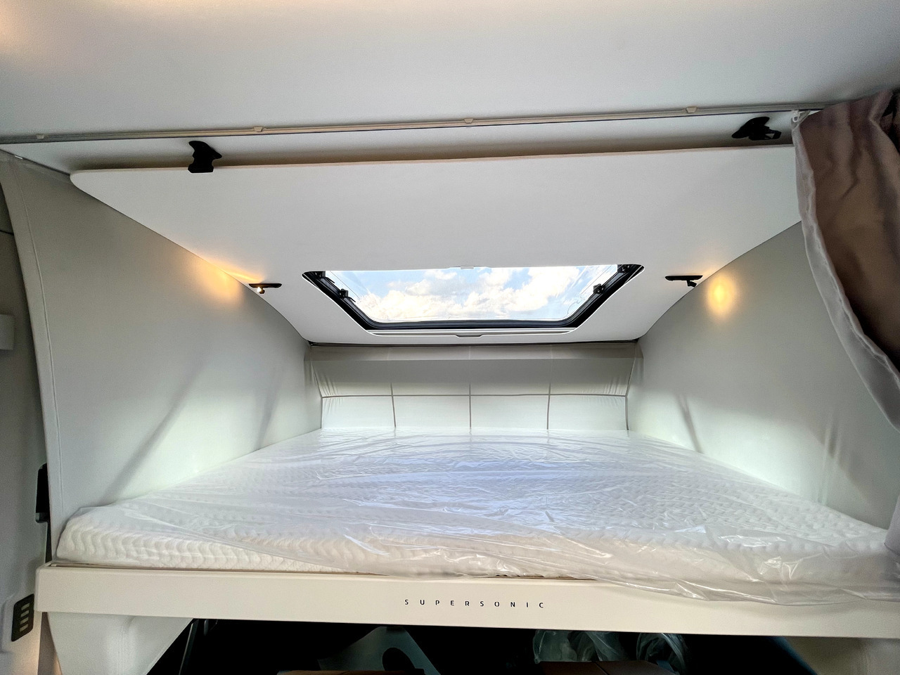 Camping-car intégral neuf Adria Super Sonic 890 LC: photos 15