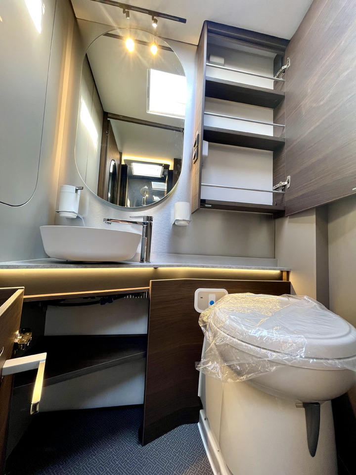 Camping-car intégral neuf Adria Super Sonic 890 LC: photos 10