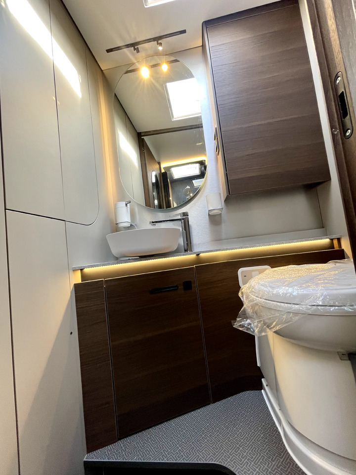 Camping-car intégral neuf Adria Super Sonic 890 LC: photos 8