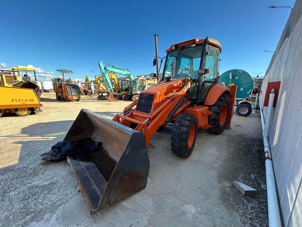 FIAT HITACHI FB100 - Tractopelle: photos 1 FIAT HITACHI FB100 - Tractopelle: photos 1