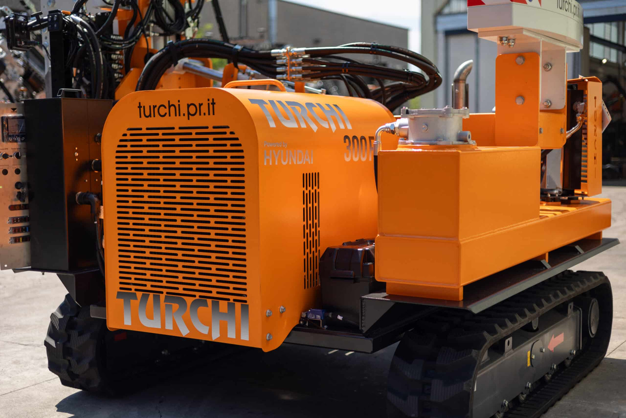 TURCHI 300F - Mât de battage: photos 5 TURCHI 300F - Mât de battage: photos 5