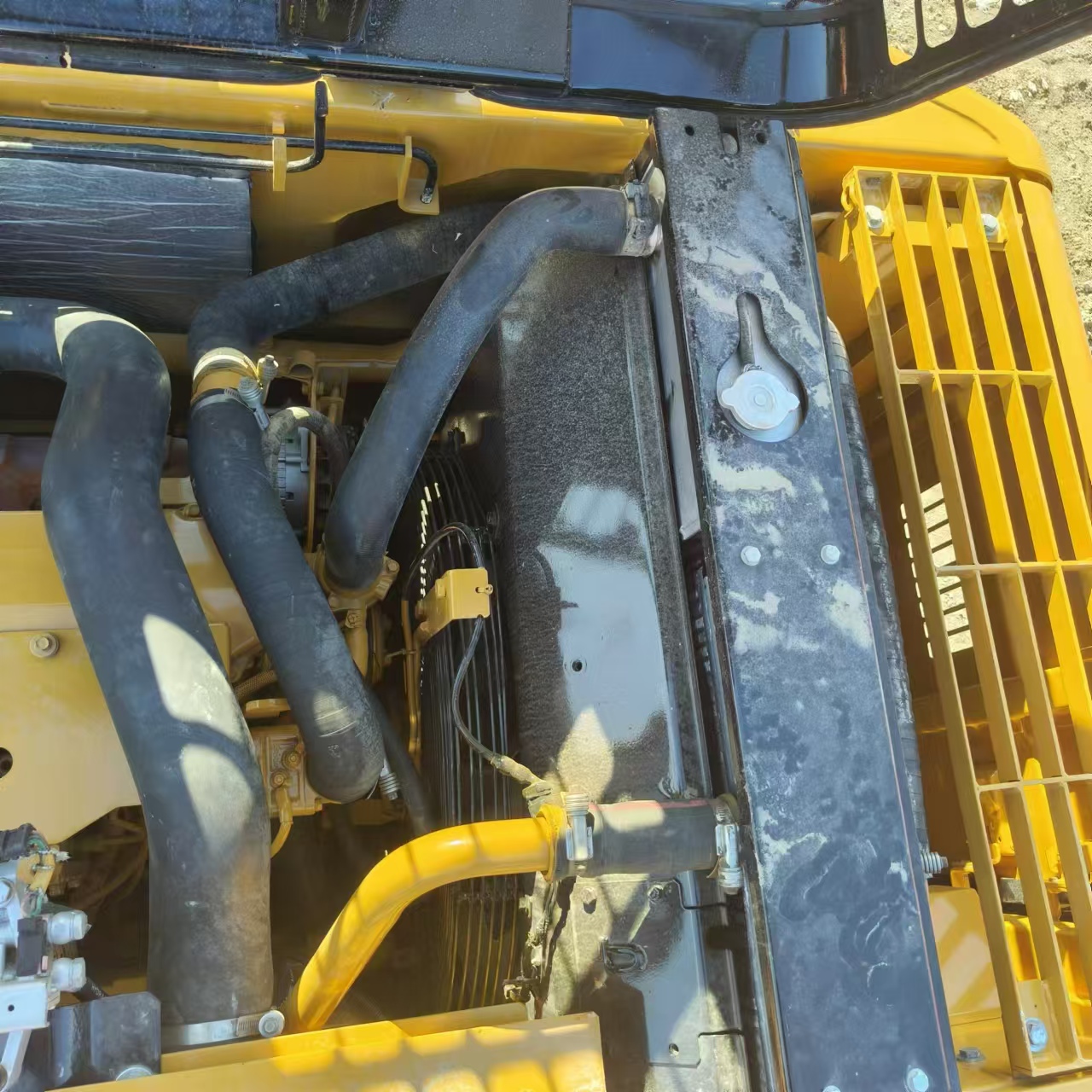 Pelle sur chenille CATERPILLAR 323D: photos 8 Pelle sur chenille CATERPILLAR 323D: photos 8