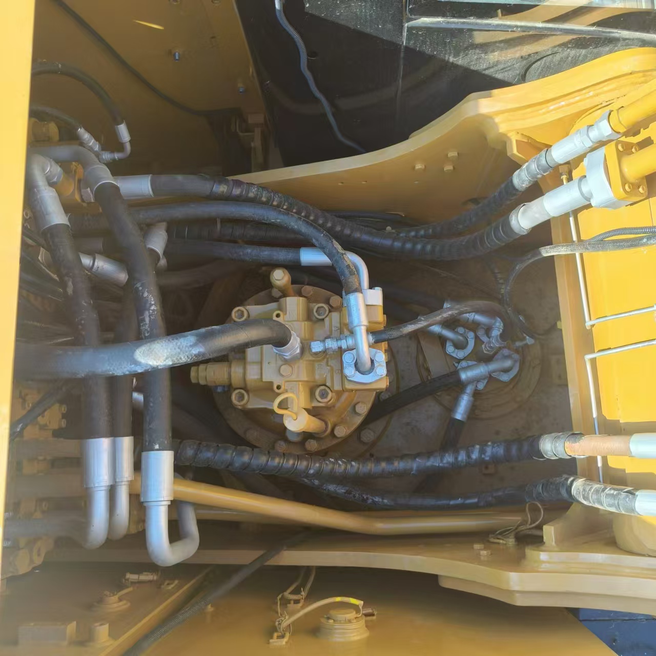 Pelle sur chenille CATERPILLAR 323D: photos 14 Pelle sur chenille CATERPILLAR 323D: photos 14