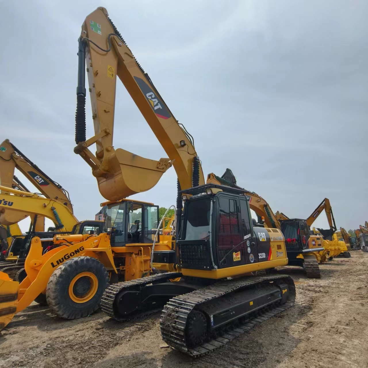 Pelle sur chenille CATERPILLAR 323D2L: photos 9