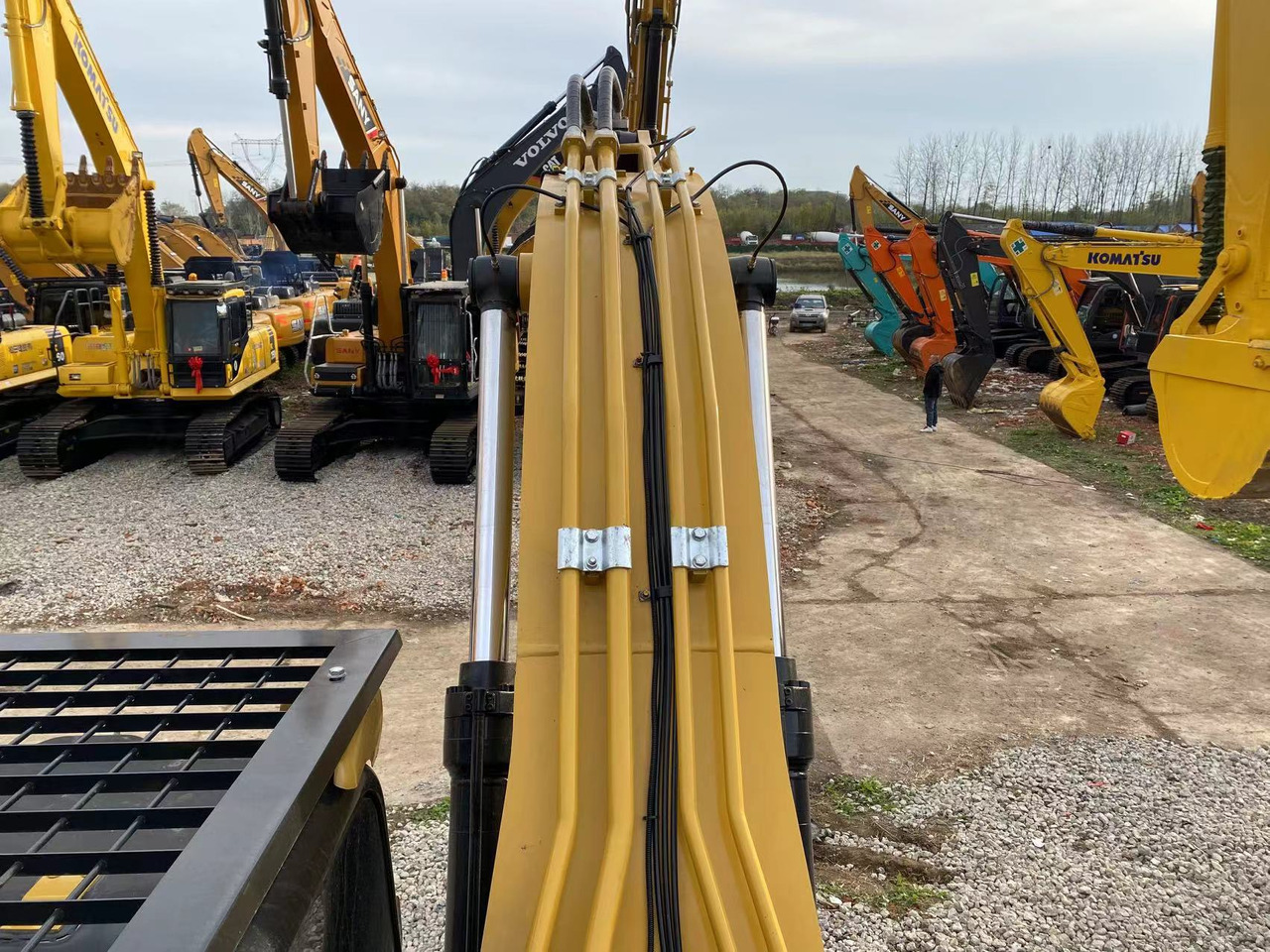 Pelle sur chenille CATERPILLAR 329D: photos 18