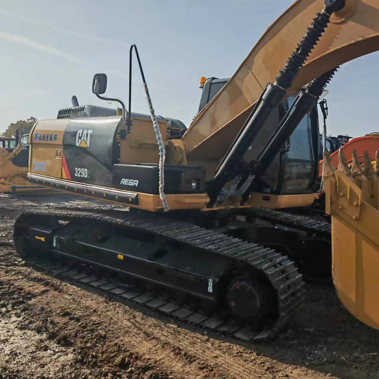 CATERPILLAR 329D2 - Pelle sur chenille: photos 4 CATERPILLAR 329D2 - Pelle sur chenille: photos 4