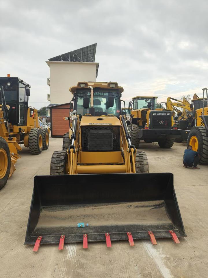 CATERPILLAR 420F - Tractopelle: photos 2 CATERPILLAR 420F - Tractopelle: photos 2
