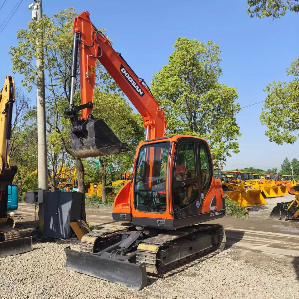 DOOSAN DX75 - Pelle sur chenille: photos 2 DOOSAN DX75 - Pelle sur chenille: photos 2