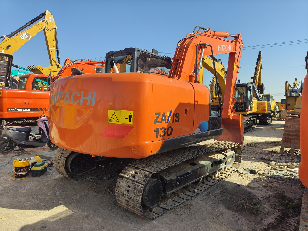 Pelle sur chenille HITACHI ZX130H-5A: photos 16