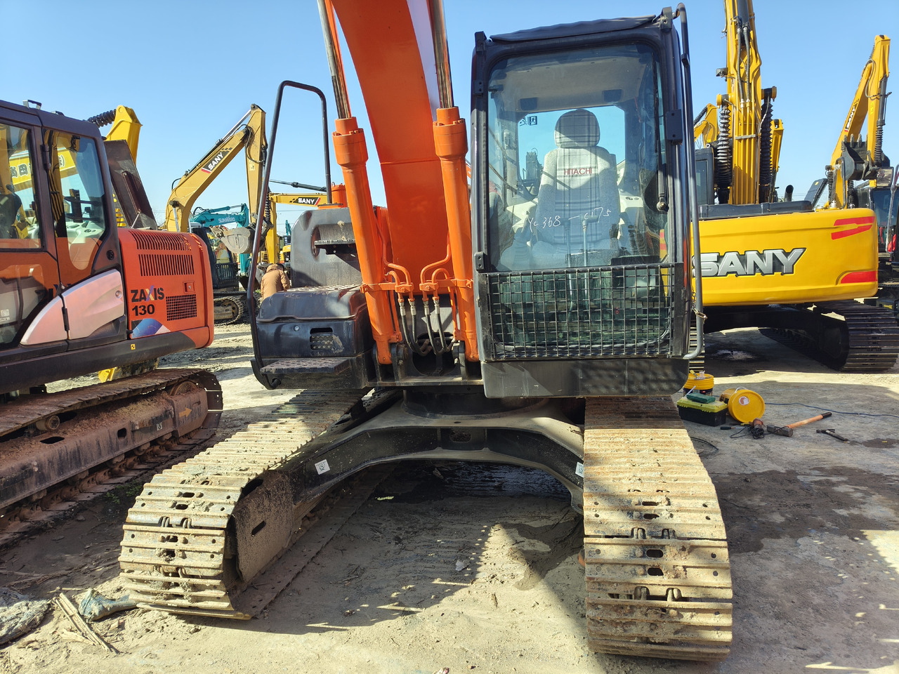 Pelle sur chenille HITACHI ZX130H-5A: photos 19