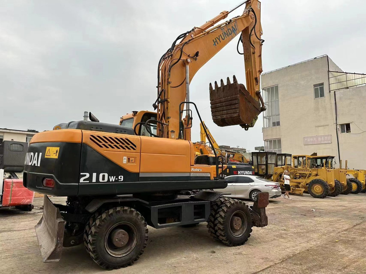 Hyundai 210w-9 - Pelle sur pneus: photos 2 Hyundai 210w-9 - Pelle sur pneus: photos 2