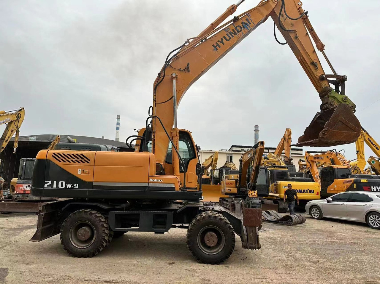 Hyundai 210w-9 - Pelle sur pneus: photos 2 Hyundai 210w-9 - Pelle sur pneus: photos 2