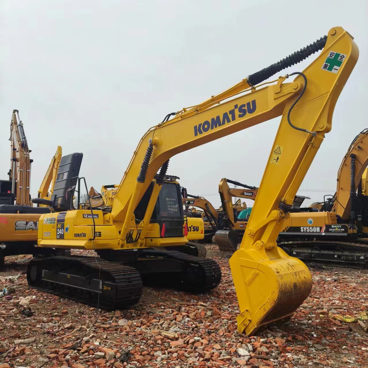 KOMATSU PC240 - Pelle sur chenille: photos 3 KOMATSU PC240 - Pelle sur chenille: photos 3