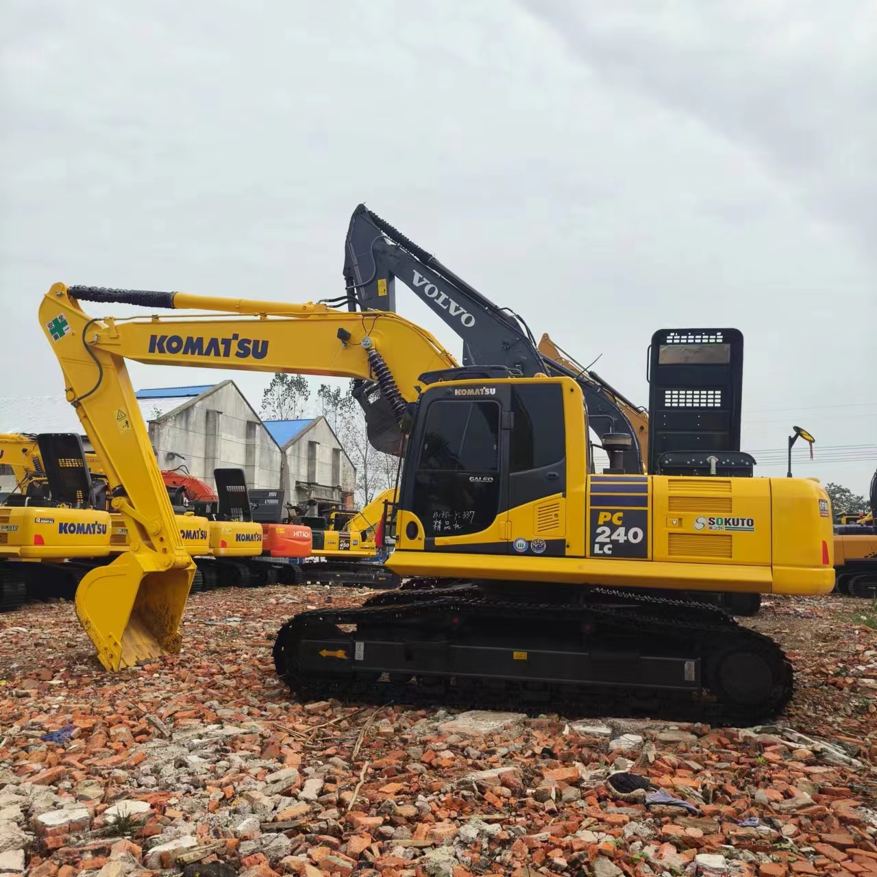 KOMATSU PC240 - Pelle sur chenille: photos 2 KOMATSU PC240 - Pelle sur chenille: photos 2