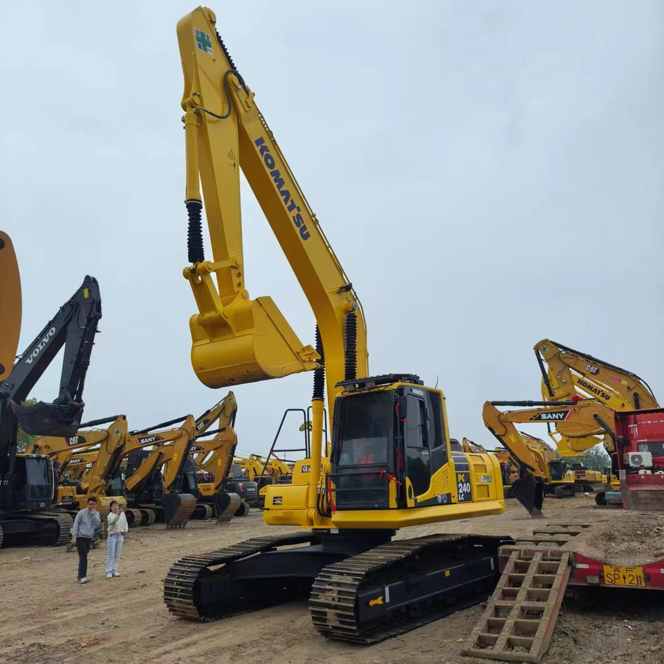 KOMATSU PC240LC-8 - Pelle sur chenille: photos 2 KOMATSU PC240LC-8 - Pelle sur chenille: photos 2