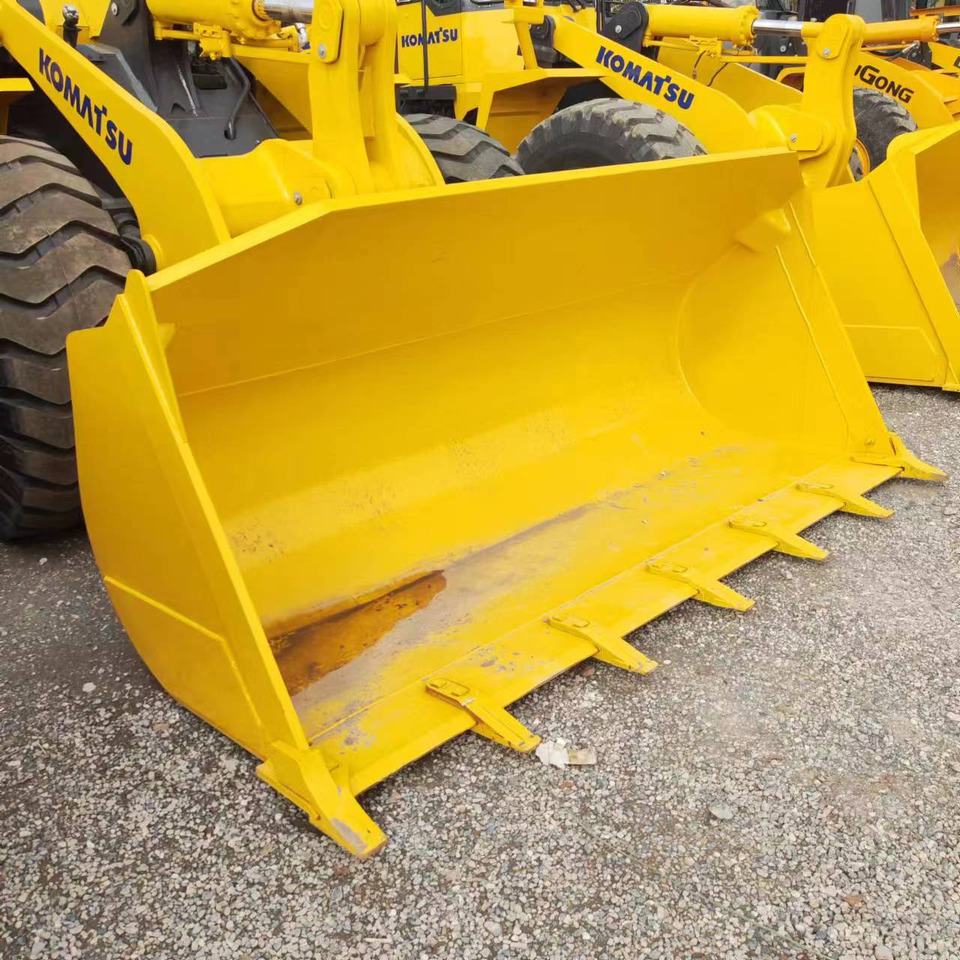 KOMATSU WA380 - Chargeuse sur pneus: photos 3 KOMATSU WA380 - Chargeuse sur pneus: photos 3