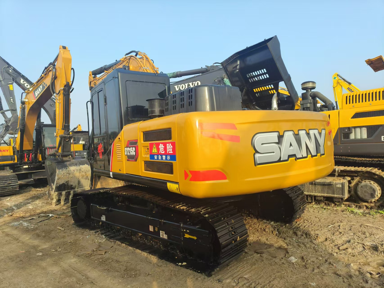 SANY SY215C - Pelle sur chenille: photos 2 SANY SY215C - Pelle sur chenille: photos 2