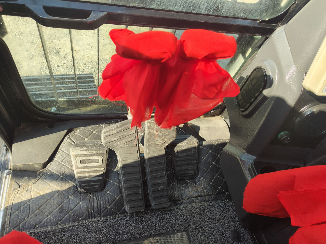 Pelle sur chenille SANY SY265C: photos 20 Pelle sur chenille SANY SY265C: photos 20