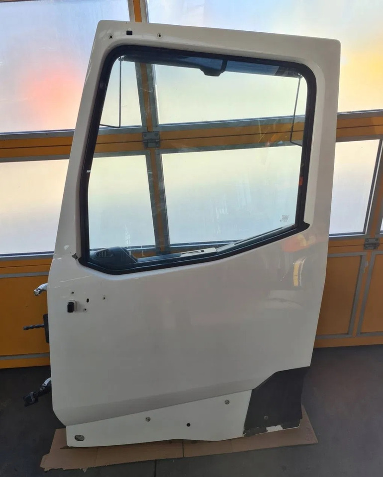 DRZWI KOMPLETNE LEWE RENAULT GAMA T K C RANGE ŚREDNIA KABINA - Portière et pièces: photos 1 DRZWI KOMPLETNE LEWE RENAULT GAMA T K C RANGE ŚREDNIA KABINA - Portière et pièces: photos 1