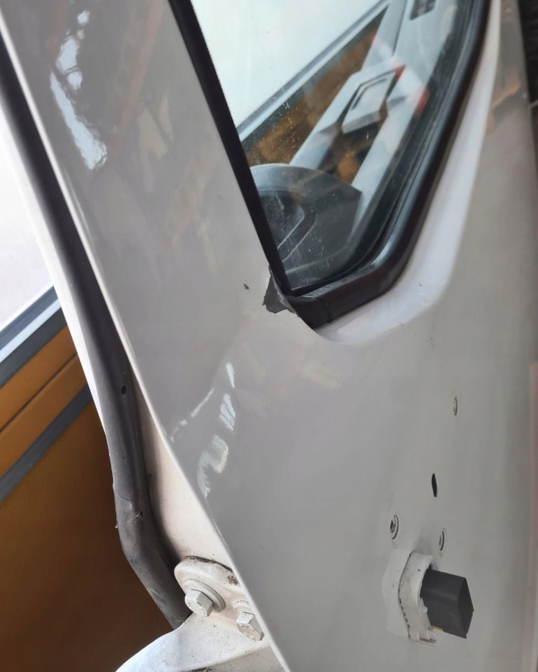 DRZWI KOMPLETNE LEWE RENAULT GAMA T K C RANGE ŚREDNIA KABINA - Portière et pièces: photos 3 DRZWI KOMPLETNE LEWE RENAULT GAMA T K C RANGE ŚREDNIA KABINA - Portière et pièces: photos 3