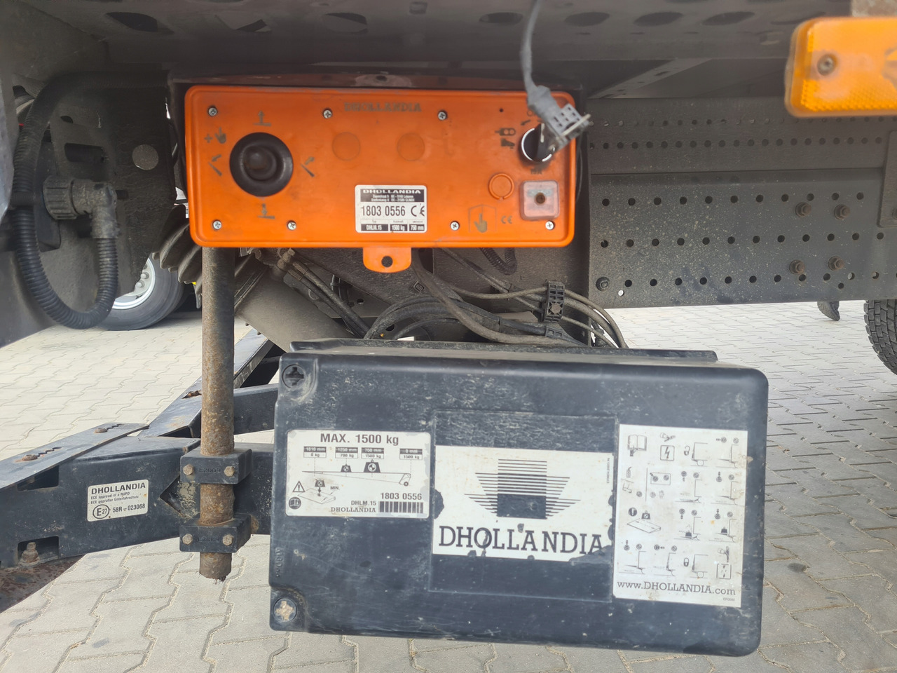 Dhollandia WINDA ZAŁADOWCZA DHOLLANDIA 1500KG - Frame/ Châssis pour Camion: photos 4 Dhollandia WINDA ZAŁADOWCZA DHOLLANDIA 1500KG - Frame/ Châssis pour Camion: photos 4
