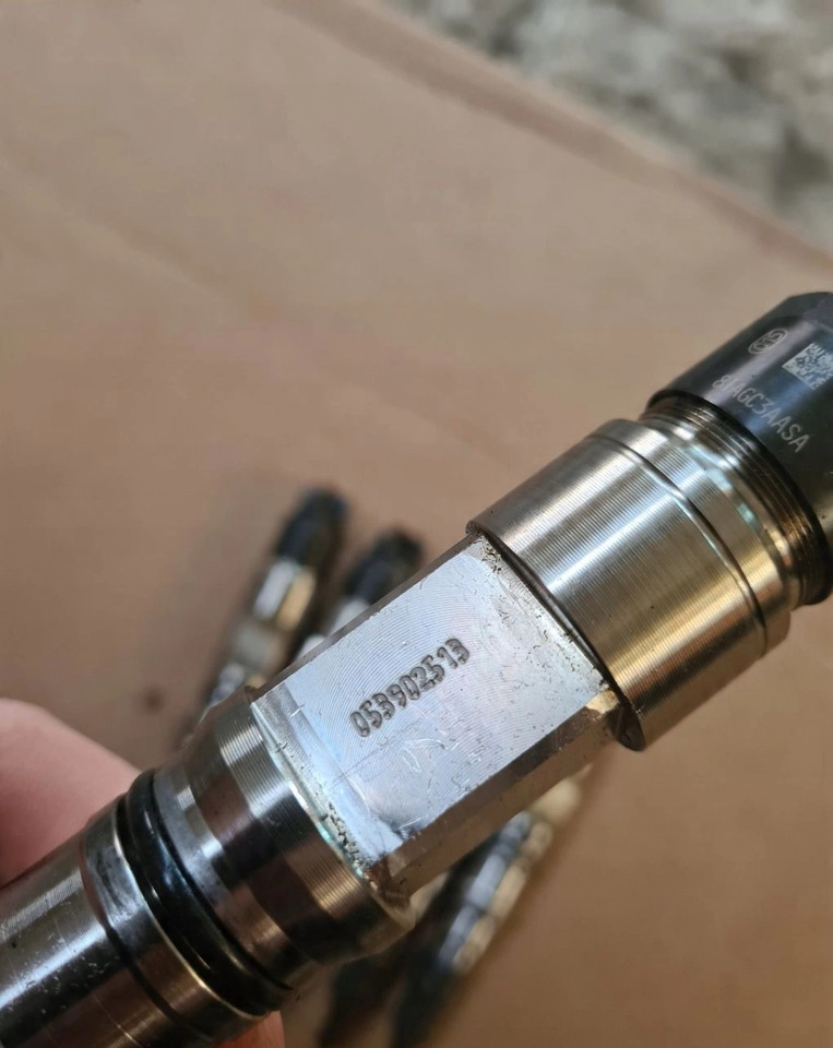 FORD 053902513 8IAGC3AASA - Injecteur: photos 3 FORD 053902513 8IAGC3AASA - Injecteur: photos 3