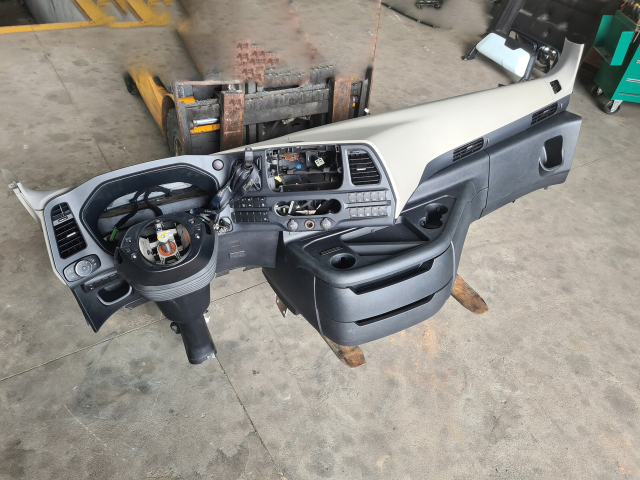 FORD KONSOLA KOMPLETNA KOKPIT DESKA ROZDZIELCZA STELAŻ FORD F-MAX 500 TRUCKS - Panel de instrumentos pour Camion: photos 2 FORD KONSOLA KOMPLETNA KOKPIT DESKA ROZDZIELCZA STELAŻ FORD F-MAX 500 TRUCKS - Panel de instrumentos pour Camion: photos 2