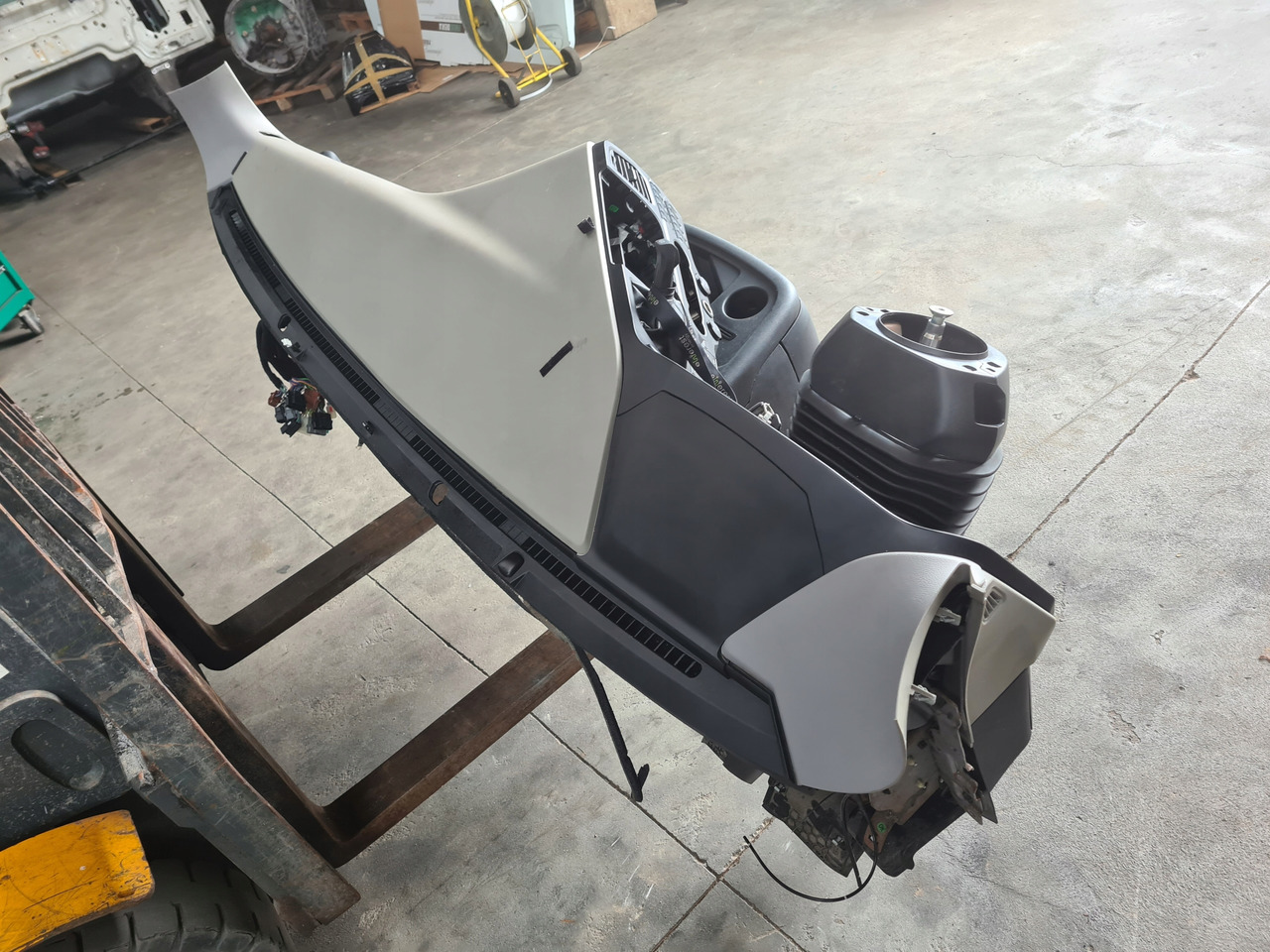 Panel de instrumentos pour Camion FORD KONSOLA KOMPLETNA KOKPIT DESKA ROZDZIELCZA STELAŻ FORD F-MAX 500 TRUCKS: photos 8