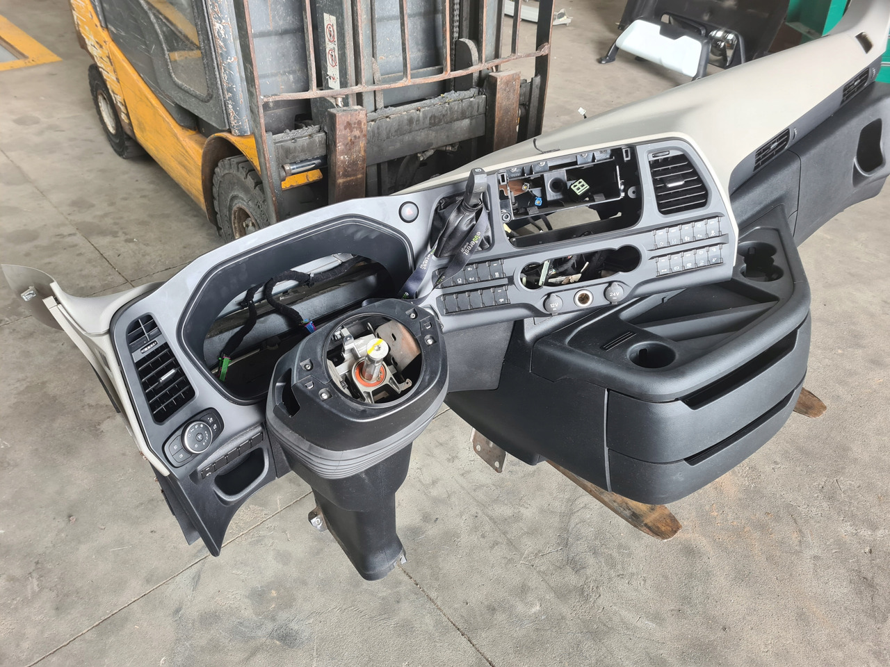 Panel de instrumentos pour Camion FORD KONSOLA KOMPLETNA KOKPIT DESKA ROZDZIELCZA STELAŻ FORD F-MAX 500 TRUCKS: photos 7