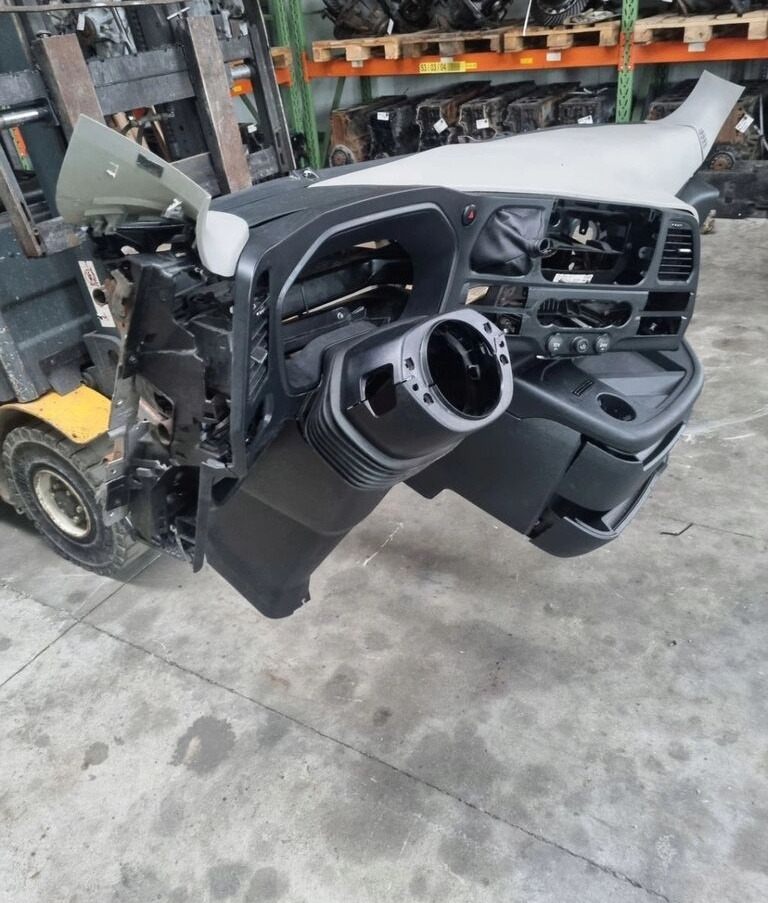 FORD KONSOLA KOMPLETNA KOKPIT DESKA ROZDZIELCZA STELAŻ FORD F-MAX EURO 6 - Panel de instrumentos pour Camion: photos 4 FORD KONSOLA KOMPLETNA KOKPIT DESKA ROZDZIELCZA STELAŻ FORD F-MAX EURO 6 - Panel de instrumentos pour Camion: photos 4