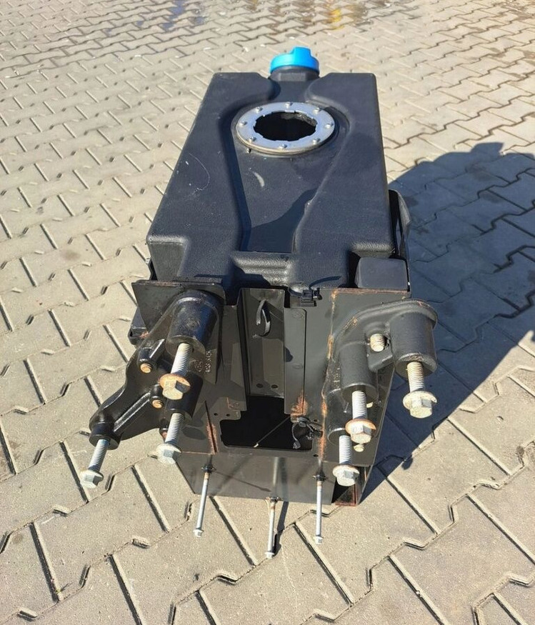 Ford F-MAX CARGO GC46-5J231-AG Ford F-MAX CARGO - AdBlue réservoir pour Camion: photos 2 Ford F-MAX CARGO GC46-5J231-AG Ford F-MAX CARGO - AdBlue réservoir pour Camion: photos 2