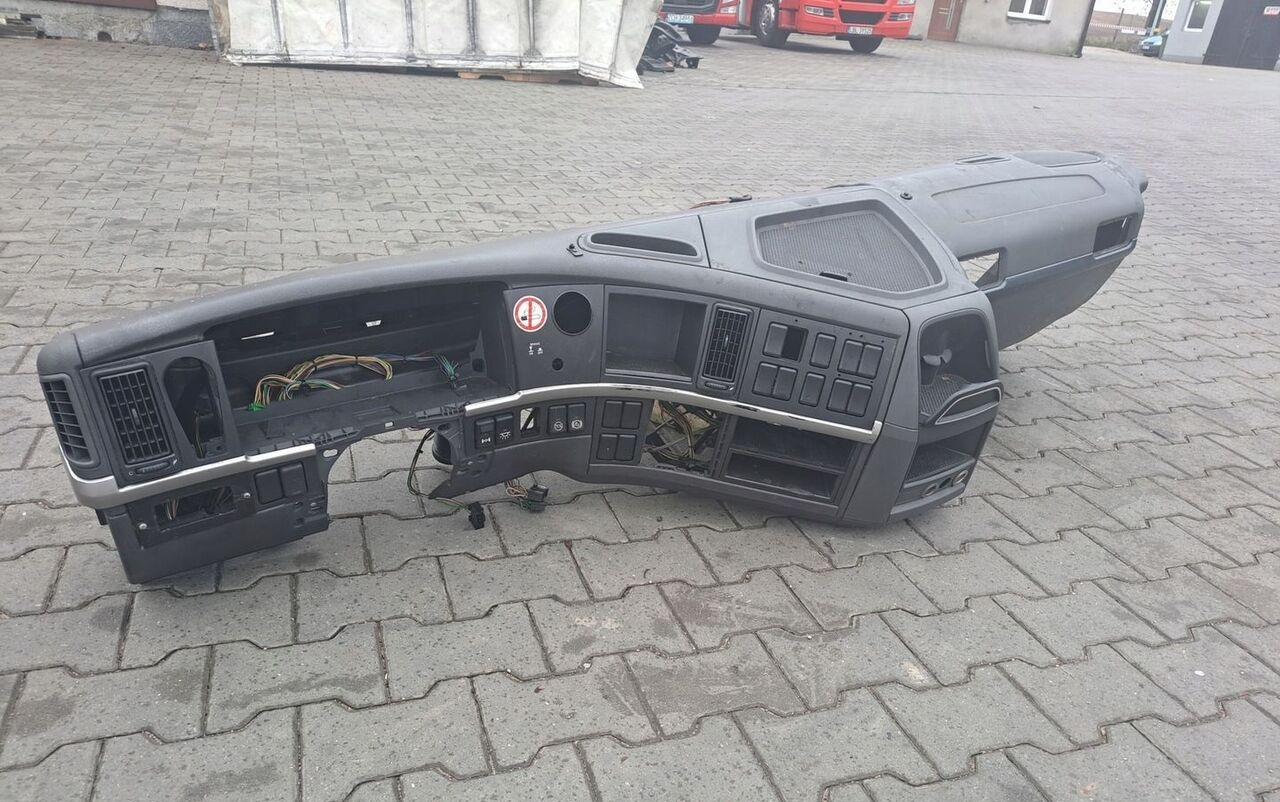 KONSOLA KOMPLETNA KOKPIT DESKA VOLVO FM 9 13 LIFT - Panel de instrumentos pour Camion: photos 1 KONSOLA KOMPLETNA KOKPIT DESKA VOLVO FM 9 13 LIFT - Panel de instrumentos pour Camion: photos 1