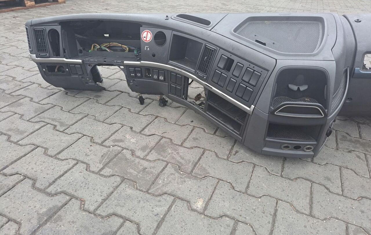 KONSOLA KOMPLETNA KOKPIT DESKA VOLVO FM 9 13 LIFT - Panel de instrumentos pour Camion: photos 4 KONSOLA KOMPLETNA KOKPIT DESKA VOLVO FM 9 13 LIFT - Panel de instrumentos pour Camion: photos 4