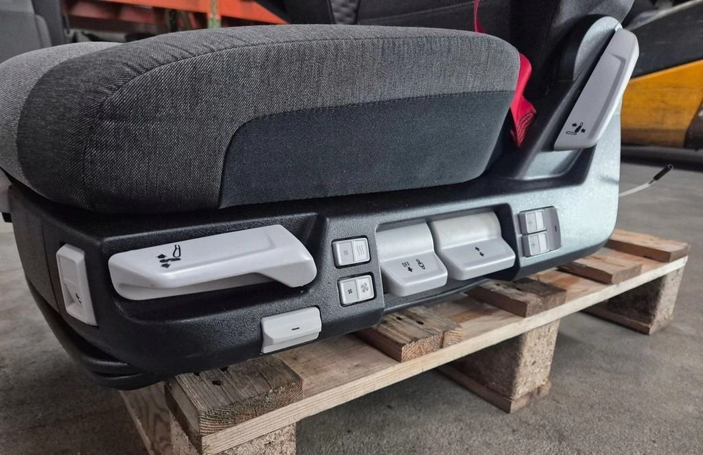 RENAULT FOTEL PNEUMATYCZY SIEDZENIE KIEROWCY RENAULT RANGE GAMA T C K EVO LIFT - Siège pour Camion: photos 4 RENAULT FOTEL PNEUMATYCZY SIEDZENIE KIEROWCY RENAULT RANGE GAMA T C K EVO LIFT - Siège pour Camion: photos 4