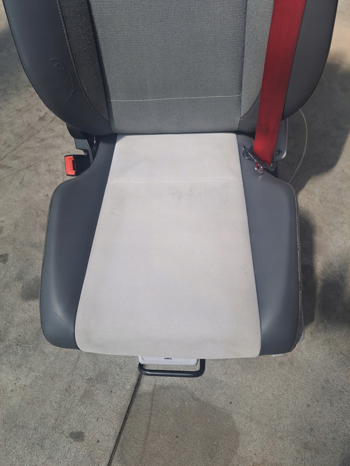 RENAULT FOTEL SIEDZENIE KIEROWCY RENAULT RANGE GAMA T C K - Siège pour Camion: photos 4 RENAULT FOTEL SIEDZENIE KIEROWCY RENAULT RANGE GAMA T C K - Siège pour Camion: photos 4