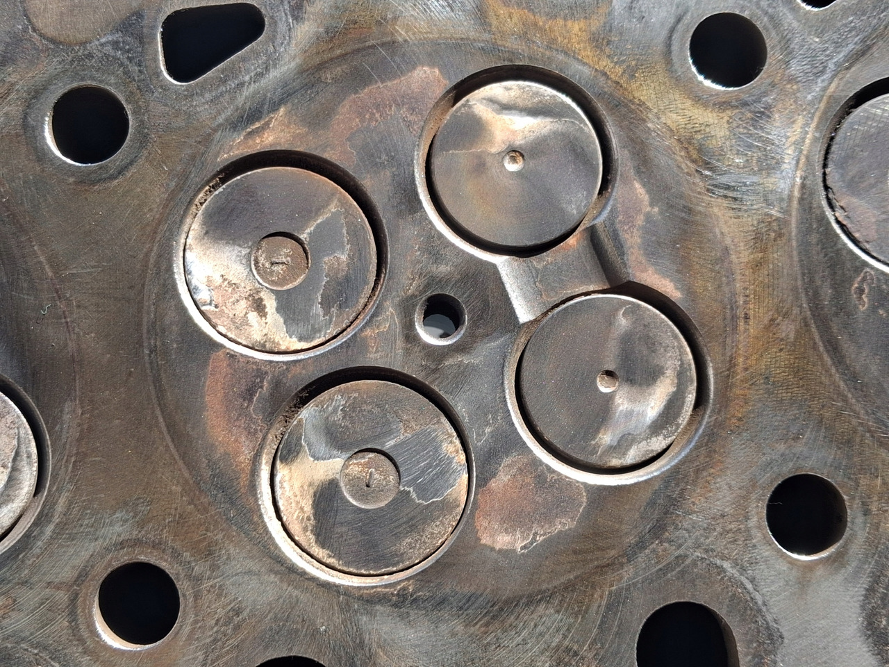 RENAULT Z WAŁKIEM ROZRZĄDU RENAULT GAMA D DTI 5 VOLVO FL D5K EURO 6 - Culasse: photos 5 RENAULT Z WAŁKIEM ROZRZĄDU RENAULT GAMA D DTI 5 VOLVO FL D5K EURO 6 - Culasse: photos 5